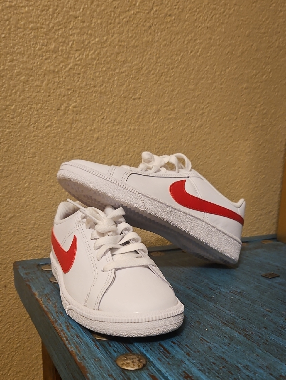 Woman's Nike Court Royal